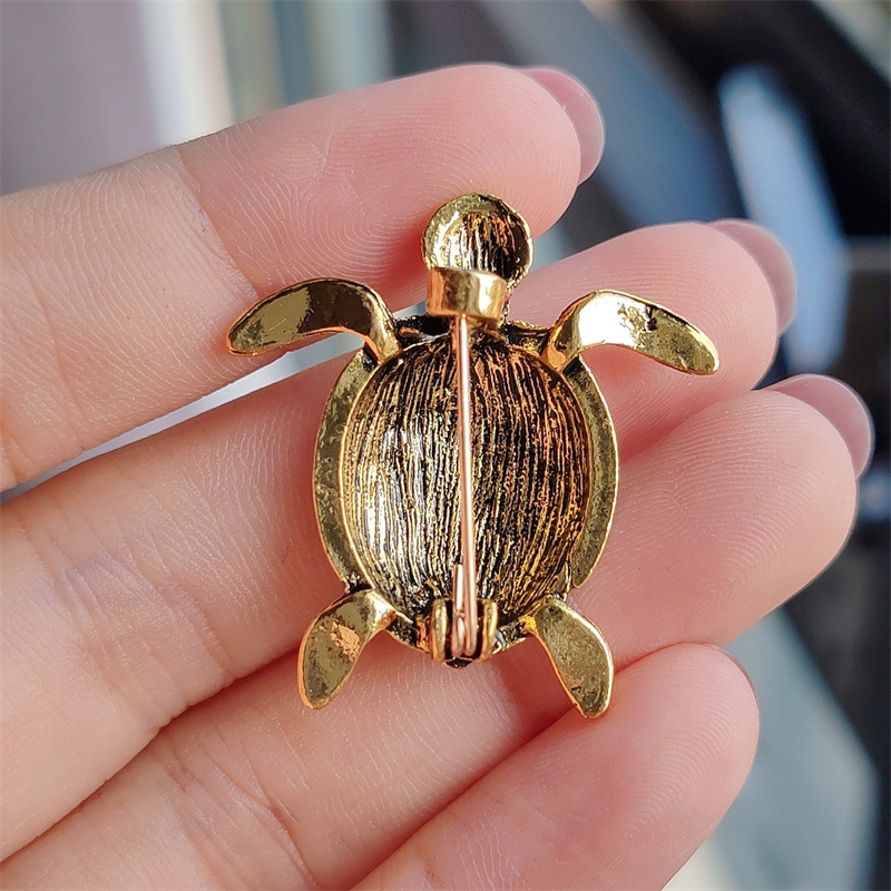Creative Diamond-embedded fashion turtle animal brooch personality exaggerated dripping badge retro pin clothing accessories