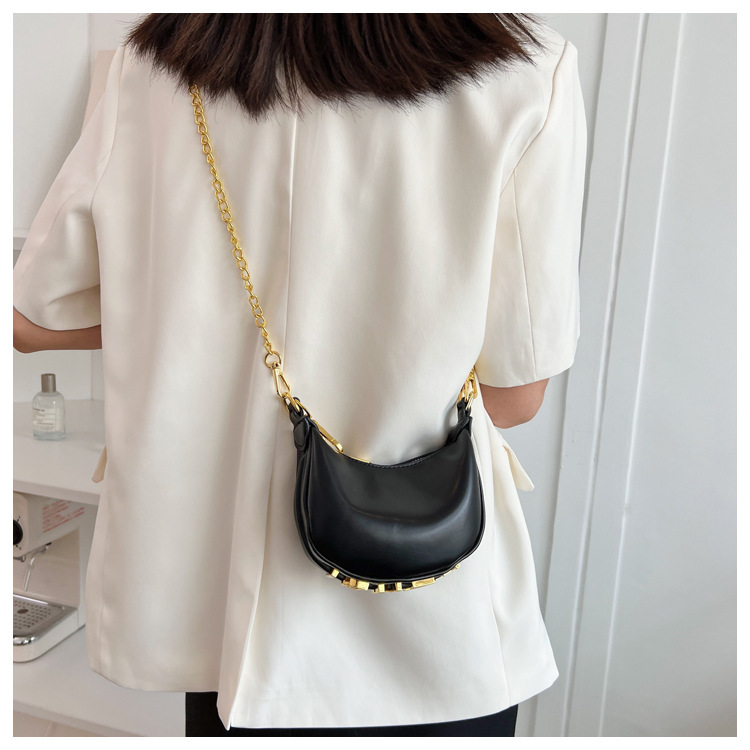 New Fashion Chain Messenger Shoulder Underarm Solid Color Bag display picture 3