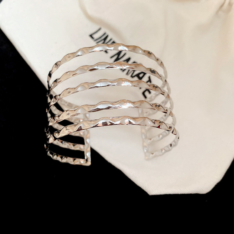 Pulsera tejida hueca europea y americana, brazalete de mujer de lujo ligero