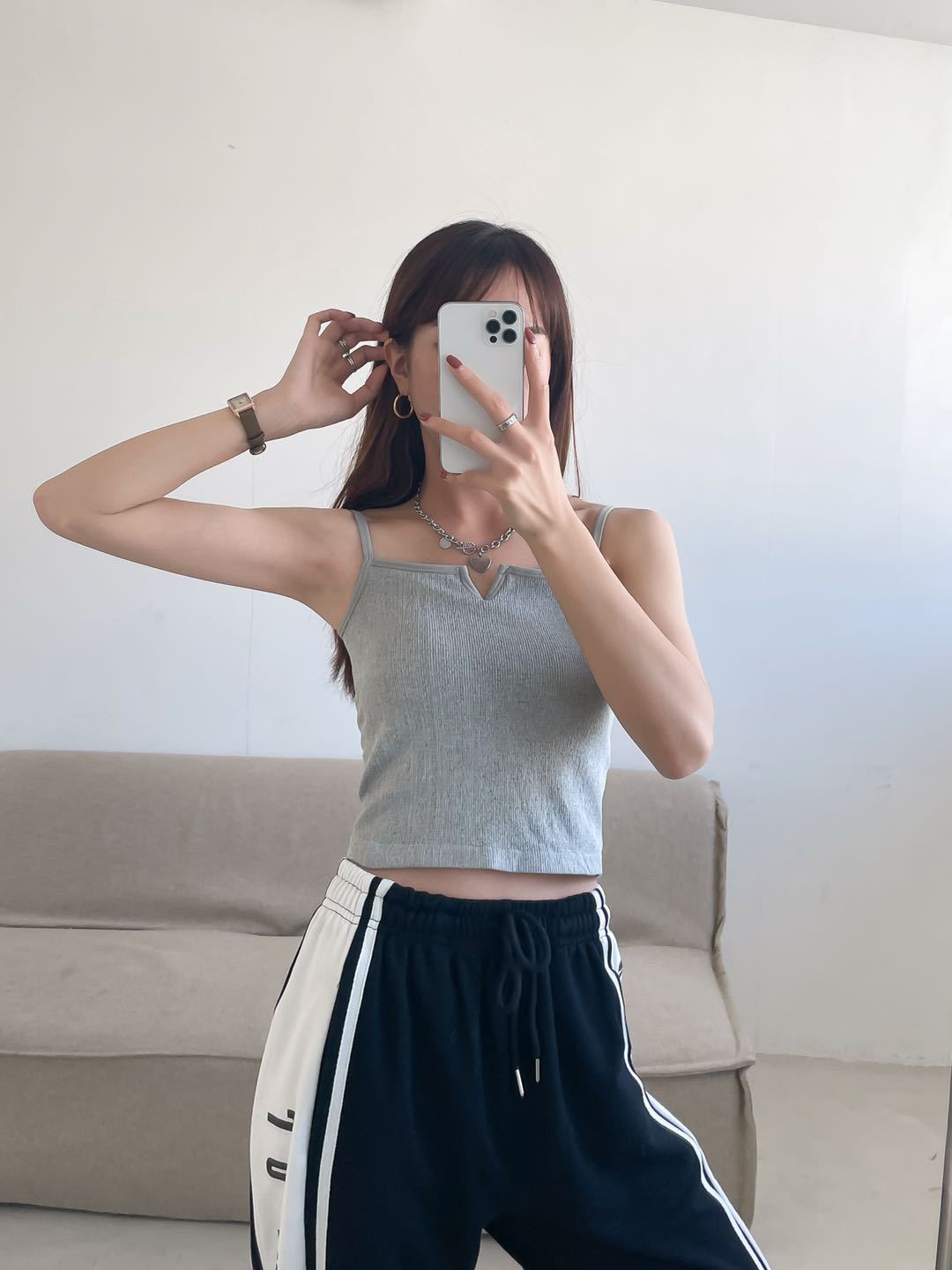 Nuevo estilo de la belleza de nuevo pequeño cuello en V camisola versátil desgaste exterior superior americano nicho estudiante fijo Copa ropa interior