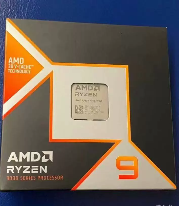 Процессор AMD Ryzen R7 9800X3D R9 9950 X3D в коробке и рассыпанные чипы