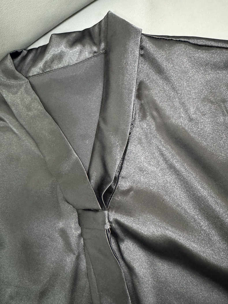Camicia elegante da donna in raso con scollo a v e nastro_voghion.com