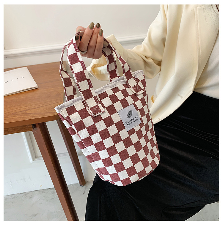 A fashionable new Japanese and Korean chic black and white checkered canvas bag, a large-capacity single-shoulder bag for women, and a simple student handbag undefined