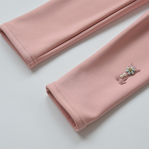 Girls 'leggings in spring and autumn. Wear western-style thick warm pants. Thin velvet children's pants in autumn and winter.