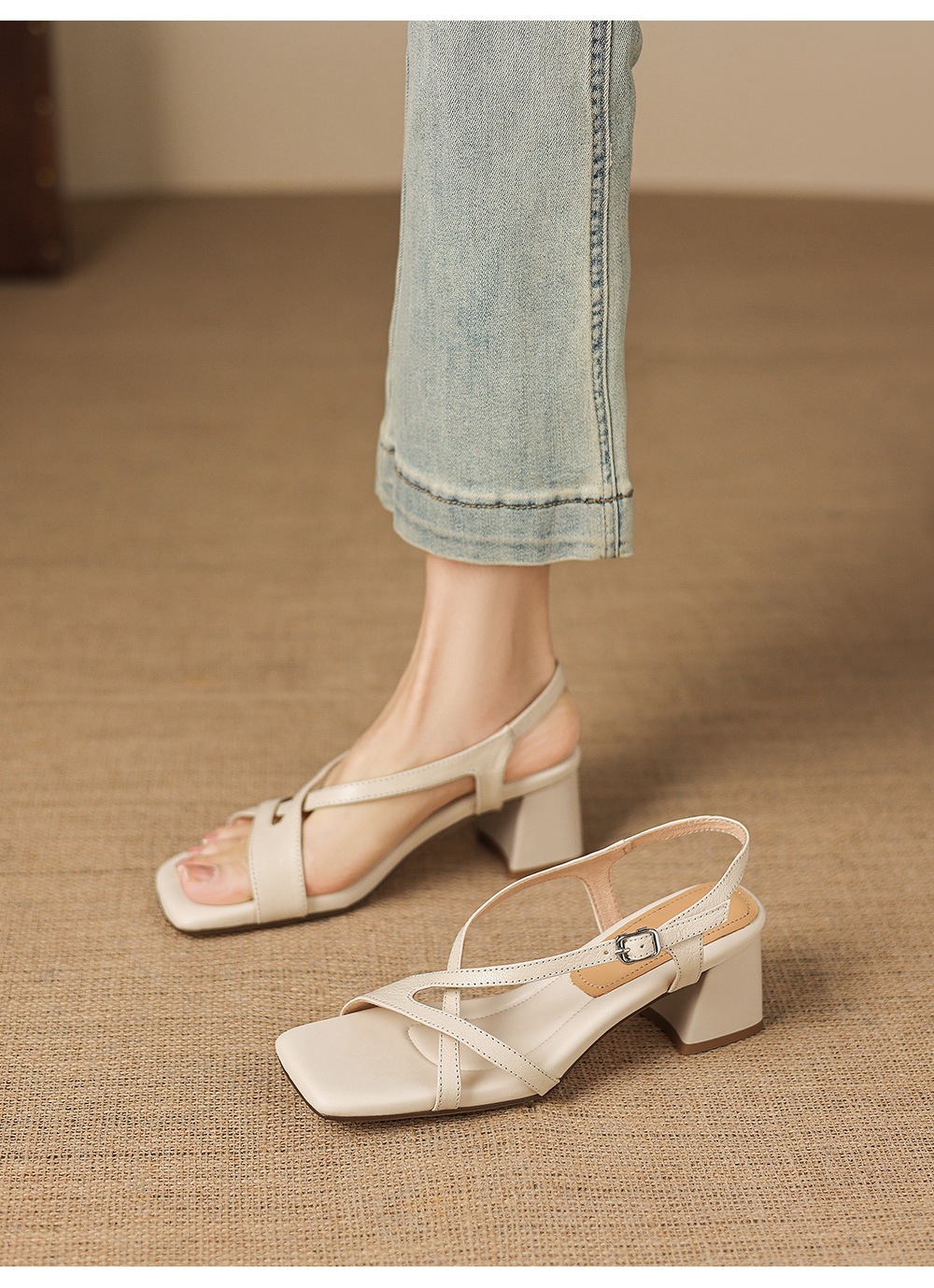 Sandal nữ hở mũi mũi vuông chất da dê, gót thô 5 cm, quai ngang một khóa, phong cách La Mã — màu be chi tiết 2