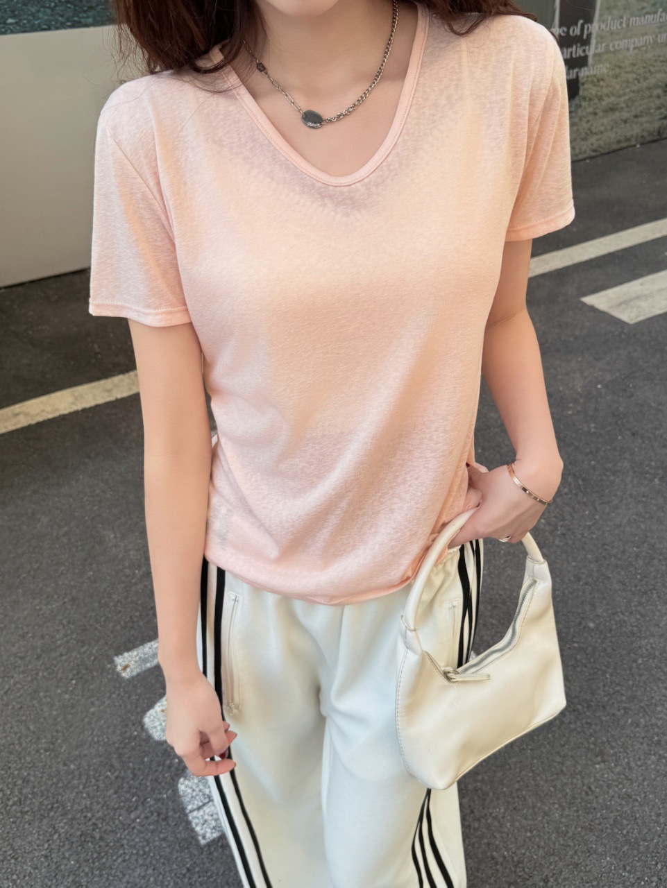 夏の雪の綿の日焼け止めの薄いカジュアルな通気性の半袖tシャツの薄いタイプの怠惰な底のシャツのtシャツの女性はやせている卸売りを現します。