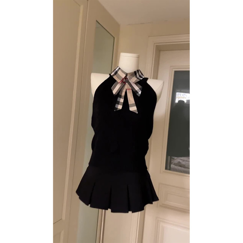 Spring New Fashion Set: Black Knitted Sleeveless Vest for Women, Slim Fit, Versatile Skirt Two-Piece Set