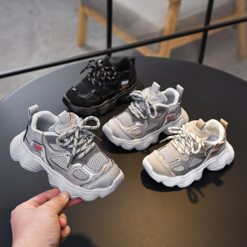 Zapatos deportivos de niñas 2025 primavera y otoño nuevos zapatos de moda de malla para niños respirables zapatos para niños zapatos de running suaves