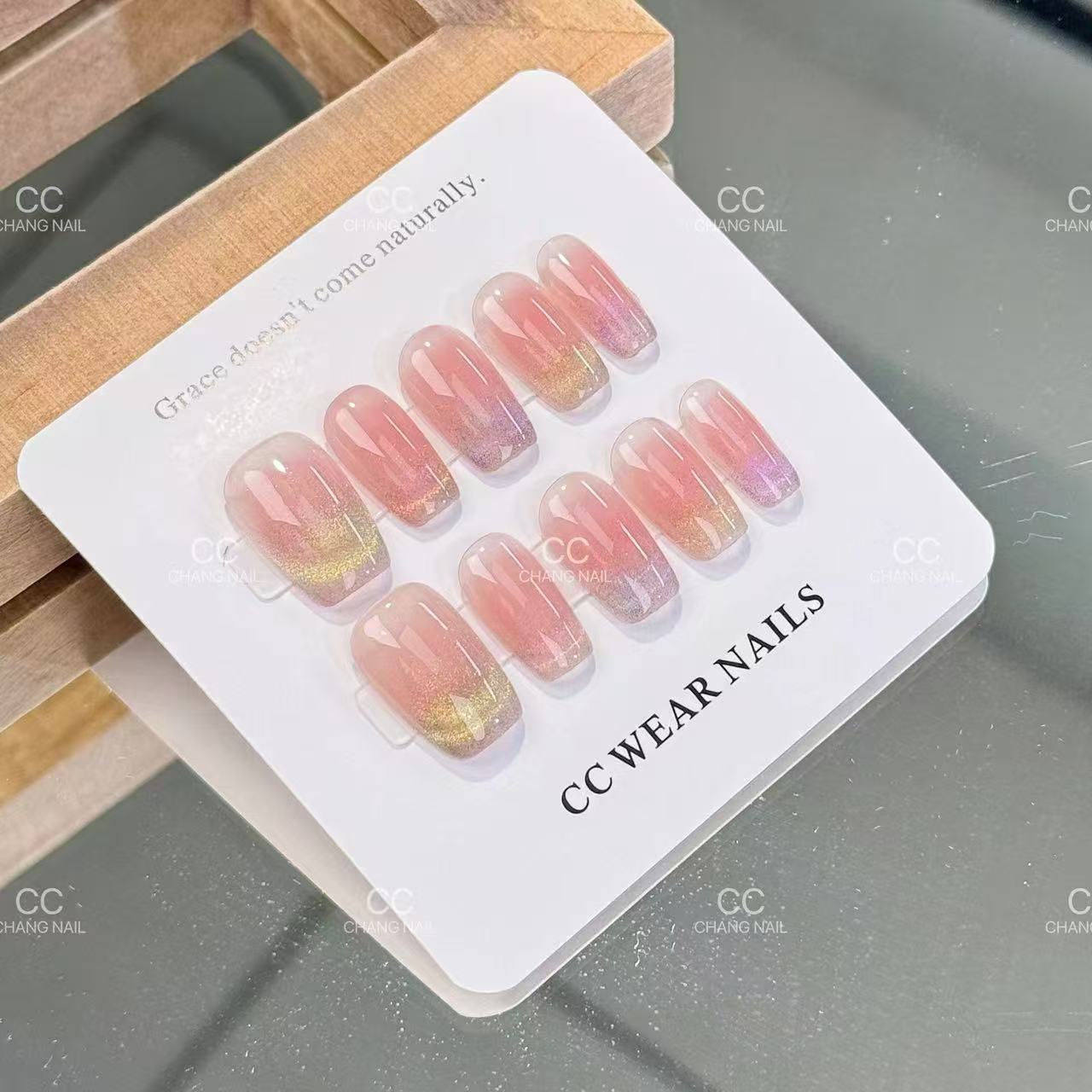 Yiyi Dance Fingertip Dopamine-Wear Armor Mechanopamina Hecho a mano Candy Cat Eye White Nail Art