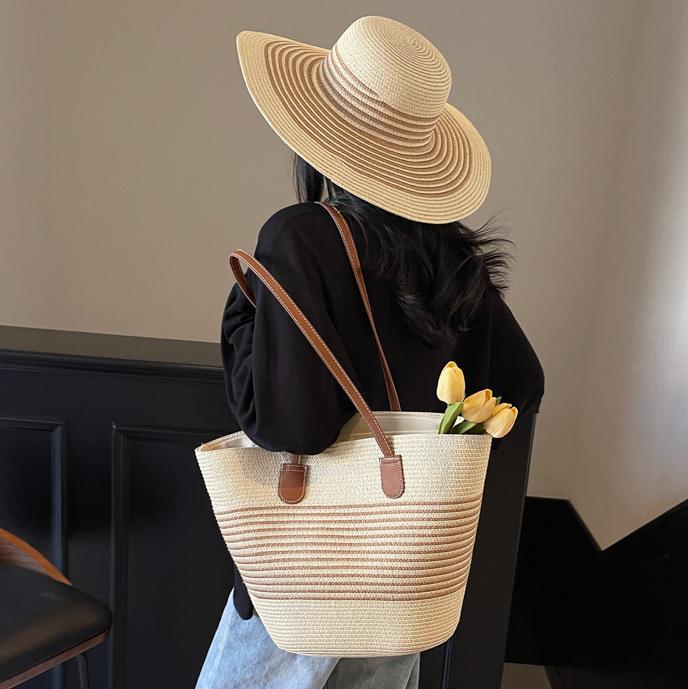 Venta caliente de verano bolso tejido de paja hueco para mujer 2025 nuevo bolso de hombro de estilo occidental salvaje bolso de alta capacidad