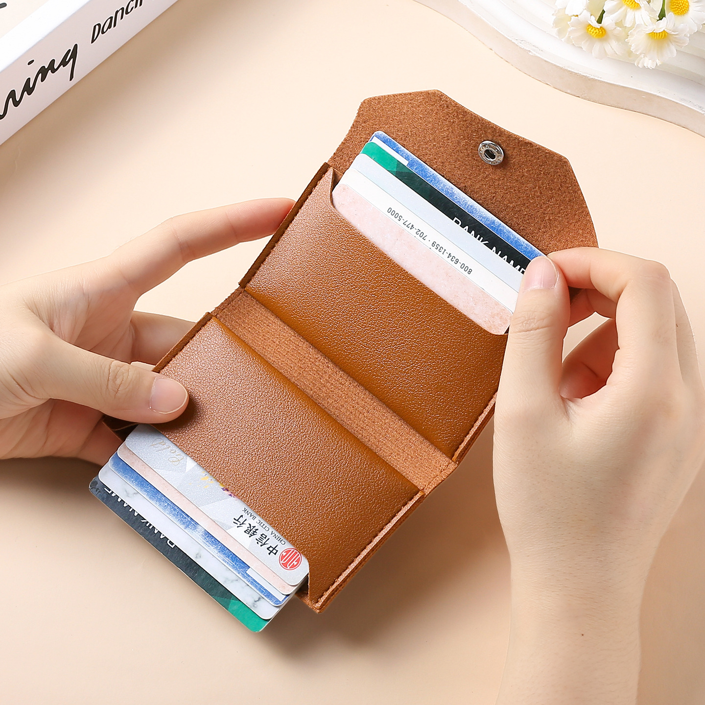 Cute Cartoon Cat Licencia de conducir Tarjeta Cartoon Ladies Ultra-Thin Student Creative Cartoon Funda protectora de licencia de conducir Explosiva