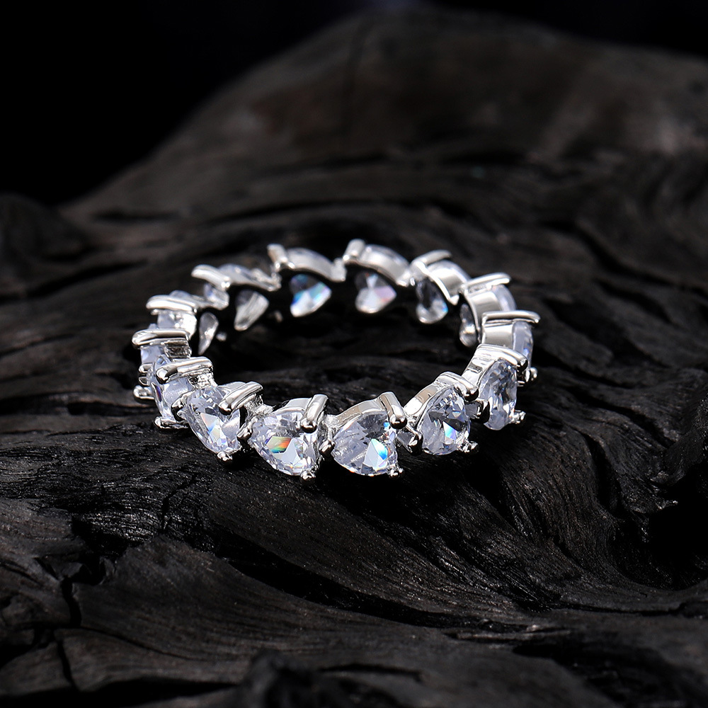 Klassisches Mikro-Set für Liebespaare im gleichen Stil mit Zirkon-Hochzeits-Diamantring-Schmuck_voghion.com
