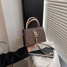 时尚印花复古新款潮流小方包女字母流苏百搭个性休闲小众斜挎包