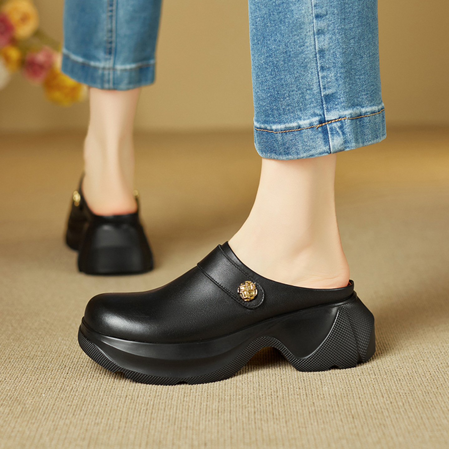 Dép sandal nữ đế bánh xốp cao, mũi kín, phong cách lười thời trang — đen