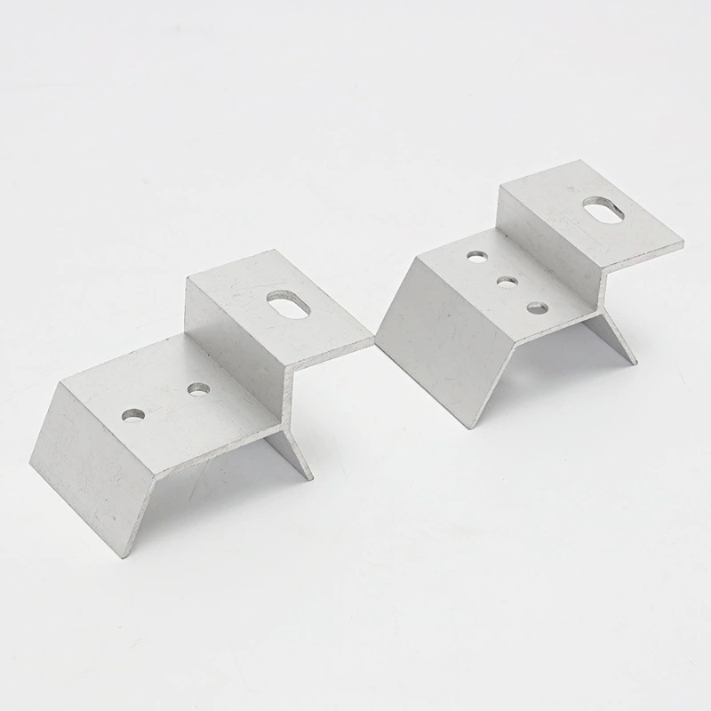 Индивидуальное солнечное фотоэлектрическое крепление для цветной стальной черепицы с вертикальным фиксирующим краем, трапециевидным углом, ветрозащитным кронштейном, индивидуальное изготовление крепления.