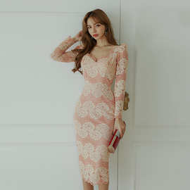 御姐女装高级感名媛轻奢钩花镂空v领长款修身显瘦蕾丝连衣裙秋冬