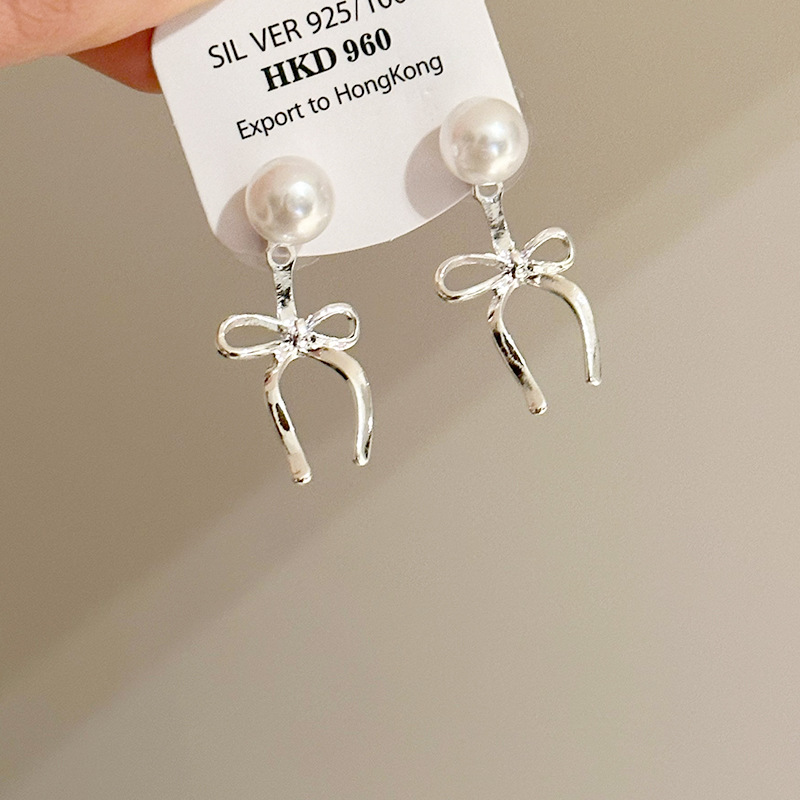 Retro elegant fashionable trend earrings with bow from pearl