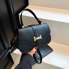 2025�����¿�r�к��s�OӋ���м�ɫ������e�μ�б������С����