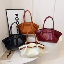 ������ʯ�^�y����Ů��2025�¿����eС���μ�Ҹ�°��ް�ͨ�����ذ�