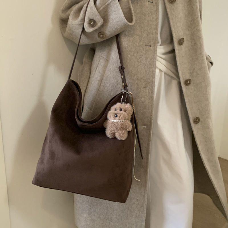 Bolso retro otoño-invierno bolso de mujer 2025 nuevo estilo de aire extranjero de gran capacidad ocio de moda de hombro único brazo bolso de viaje image 8
