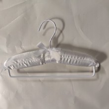 儿童色丁绸布海绵布艺衣架包布裙架超市童装裤架晾便携收纳晾衣架