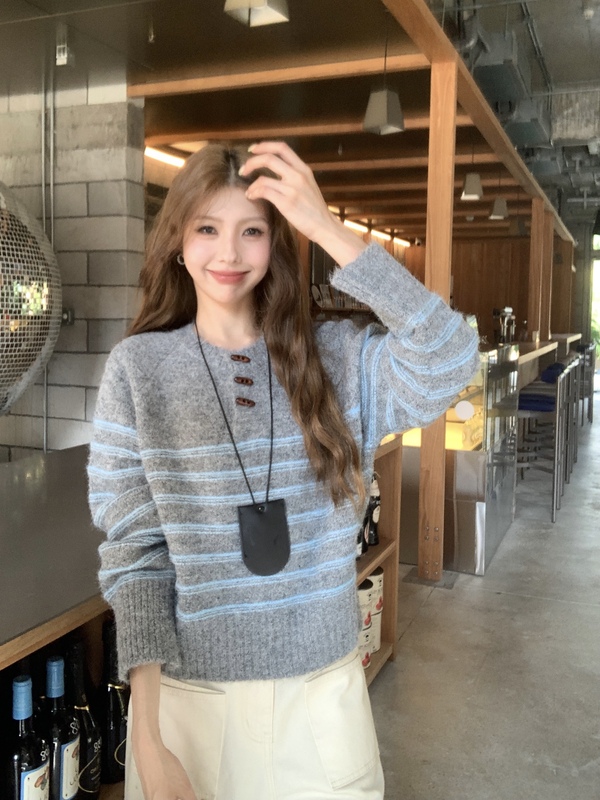 法式复古半开领毛衣女2025秋季新款牛角扣设计感条纹长袖针织上衣|undefined