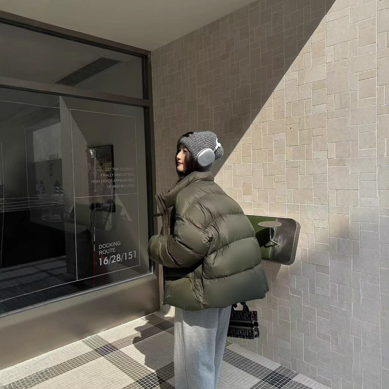Army Green Bread Jacket Ultra-Light Short down Jacket Women's Stand Collar 90 White Duck down Ultra-Light Bread Jacket 2025 New Winter