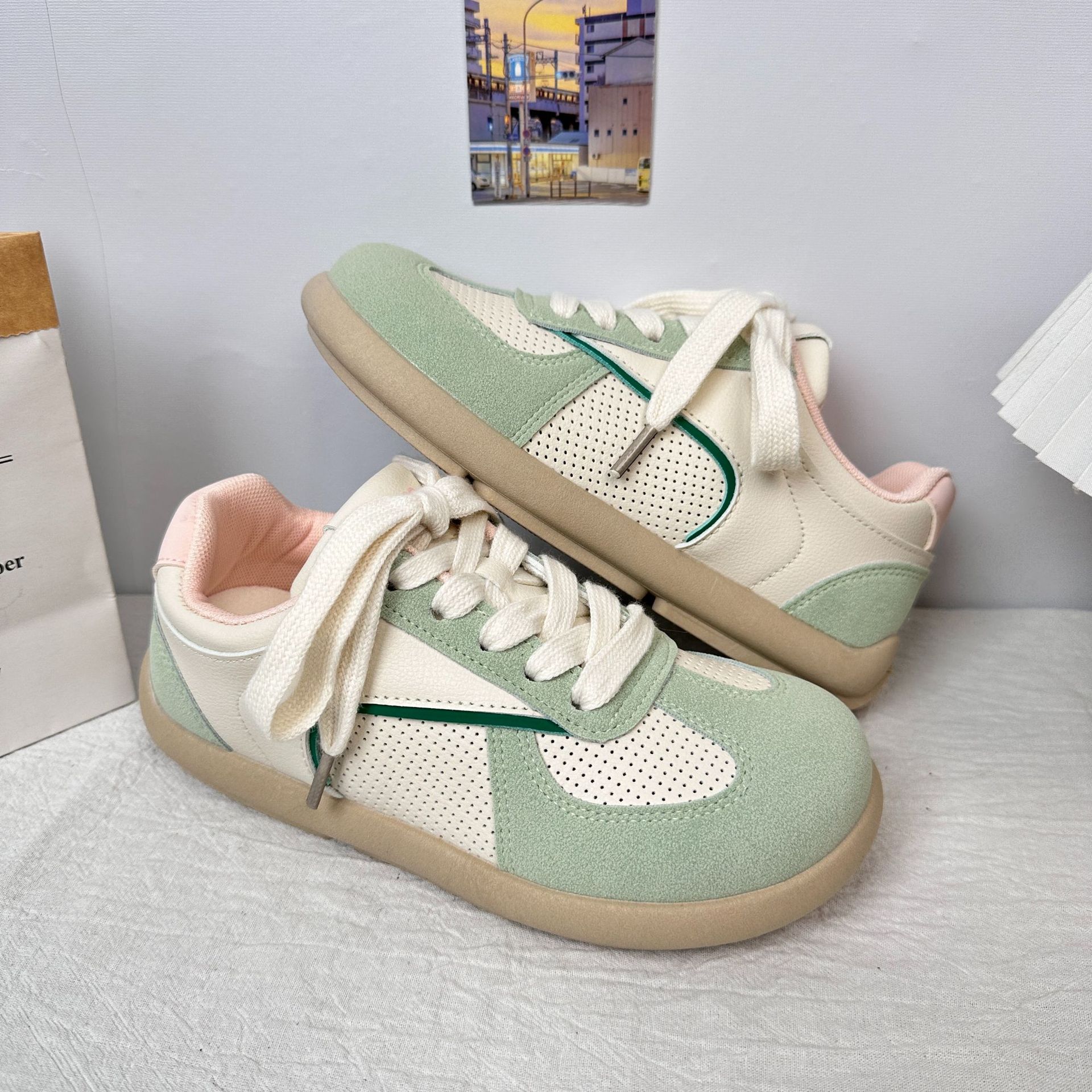 Yuanbo retro todo-fósforo zapatos de entrenamiento alemanes de fondo plano para mujer 2025 nuevos zapatos de tablero deportivo de ocio ligero de primavera y verano para el cabello