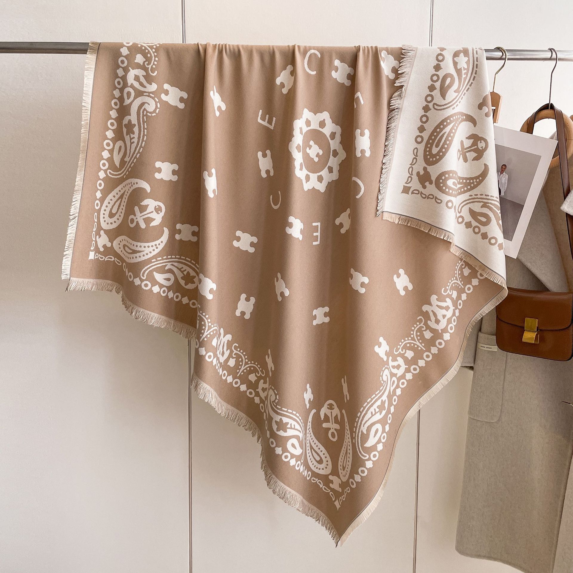 2024 otoño y invierno coreano clásico letras toallas simples versátiles nueva moda imitación de cachemira bufandas de calentamiento