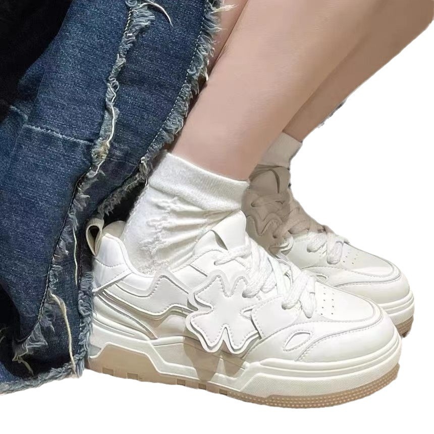 Zapatos de cereza de cuatro hojas niños 2024 estrellas con zapatos blancos de fondo grueso para mujeres zapatos deportivos casuales
