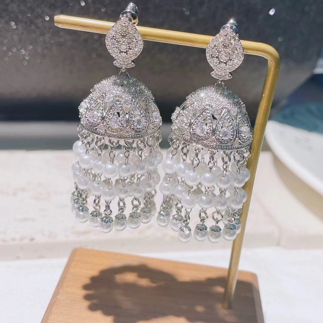 1 Pair Luxurious Beaded Tassel Inlay Copper Zircon Chandelier Earrings Drop Earrings display picture 3