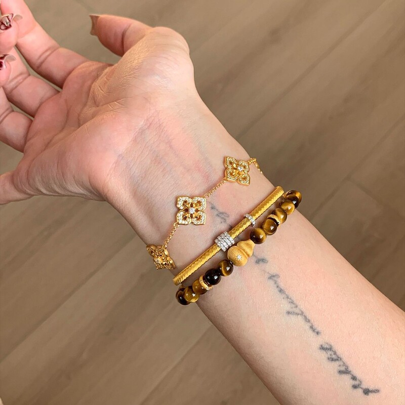 New Style Cross Four-Leaf Clover Five-Flower Bracelet for Women, Light Luxury Niche High-End Design, Fashionable and Versatile Valentine's Day Gift New Style Cross Four-Leaf Clover Five-Flower Bracelet for Women, Light Luxury Niche High-End Design, Fashionable and Versatile Valentine's Day Gift