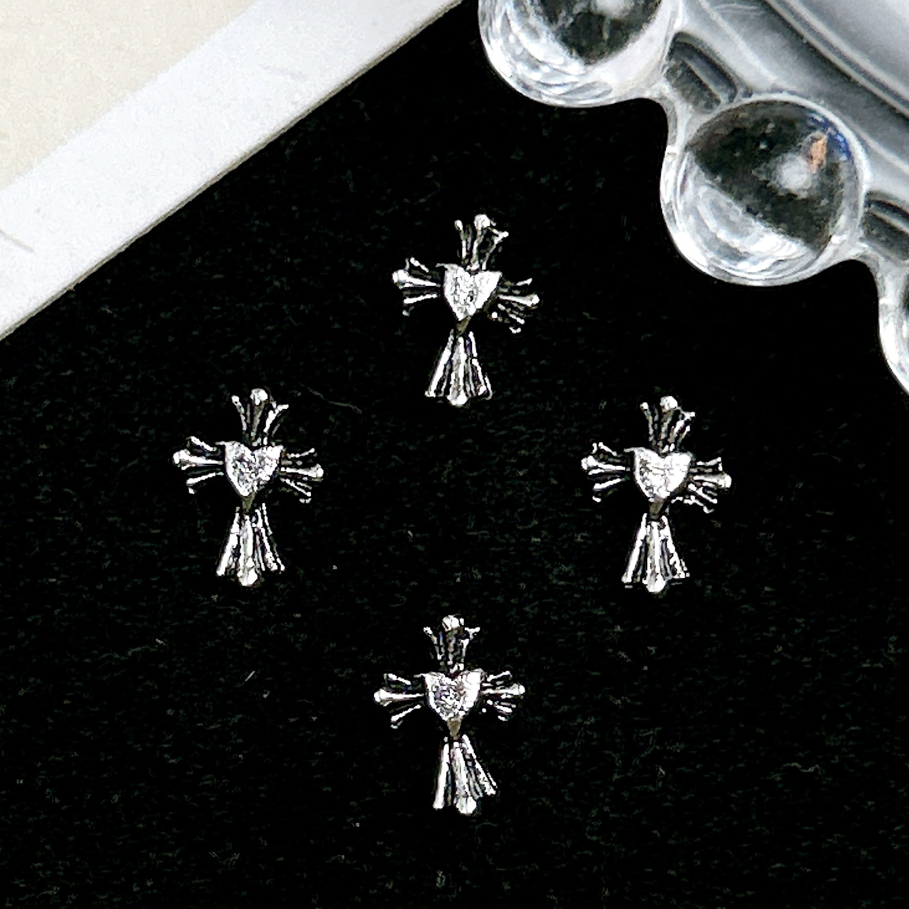 Ventas transfronterizas de joyas de manicuría cruces oro y plata super brillante diamante completo retro punk cruces joyas accesorios diy