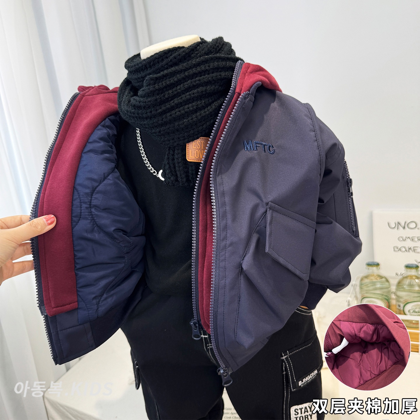 Boys' two-piece winter coat, 2026 new style, handsome children's workwear quilted jacket, stylish cotton-padded coat for baby boys.