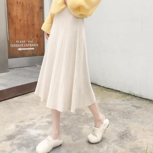 Knitted Skirt for Women, Autumn/Winter, Slim-Fit, New Arrival, Mid-Length, High Waist, Hip-Covering, Slimming Black Pleated Skirt with Letter Print