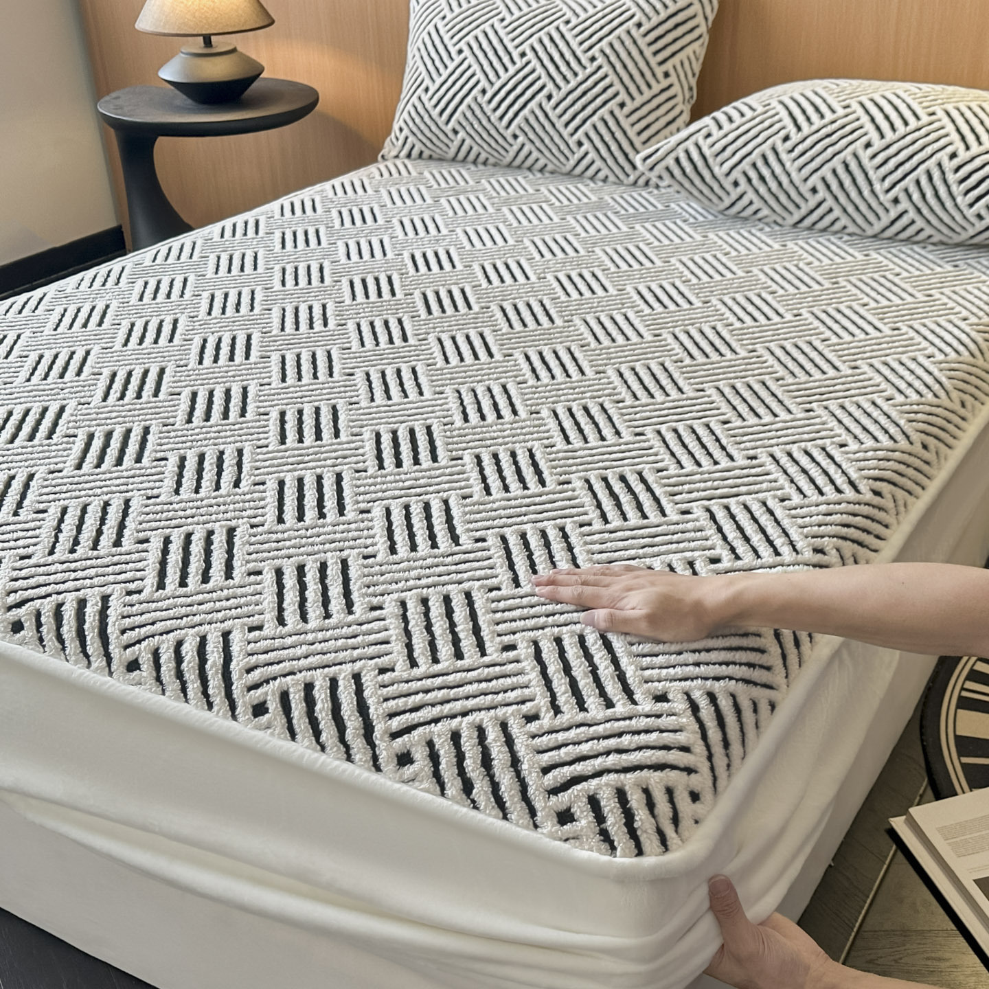 Class a Coral Velvet Fitted Sheet Thickeneded Winter Warm Bed Cover Waterproof Urine Barrier Simmons Mattress Anti-Slip Protective Cover