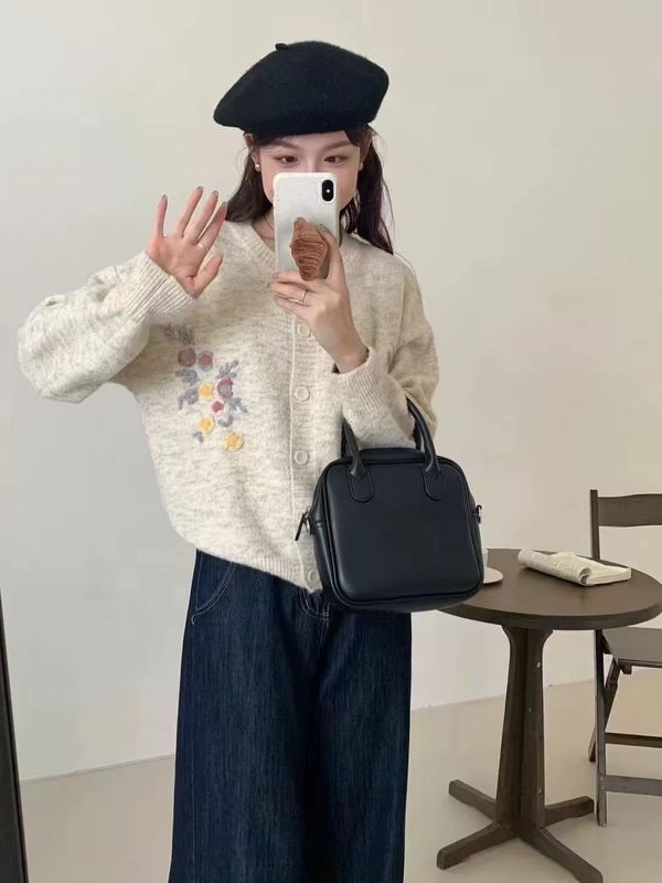 设计感立体绣花圆领针织衫女2025春秋新款韩系慵懒风叠穿洋气外搭|undefined