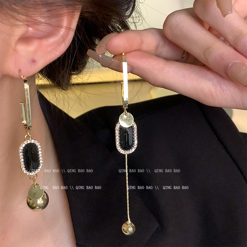 long retro design fashionable elegant earrings with tassels