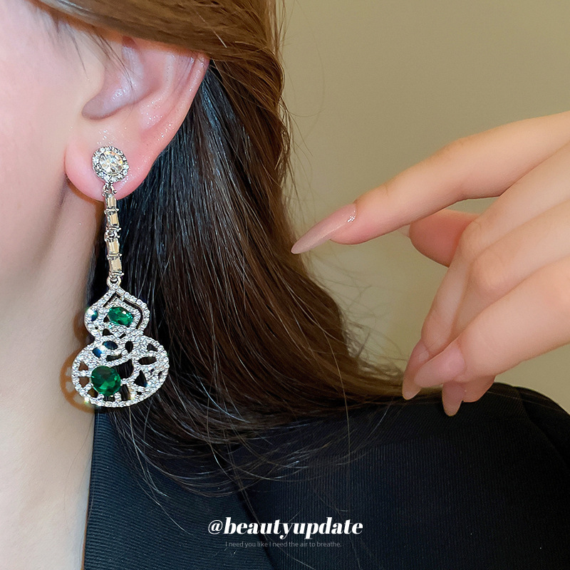 Aguja de plata Nuevos pendientes de calabaza hueca de diamantes de estilo chino Pendientes de estilo étnico personalizado Tren nacional Pendientes de lujo ligero de alta gama Mujeres