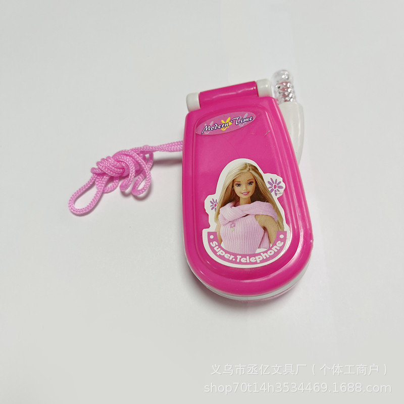 子供の赤ちゃんの音楽のおもちゃは携帯電話をひっくり返します。|undefined