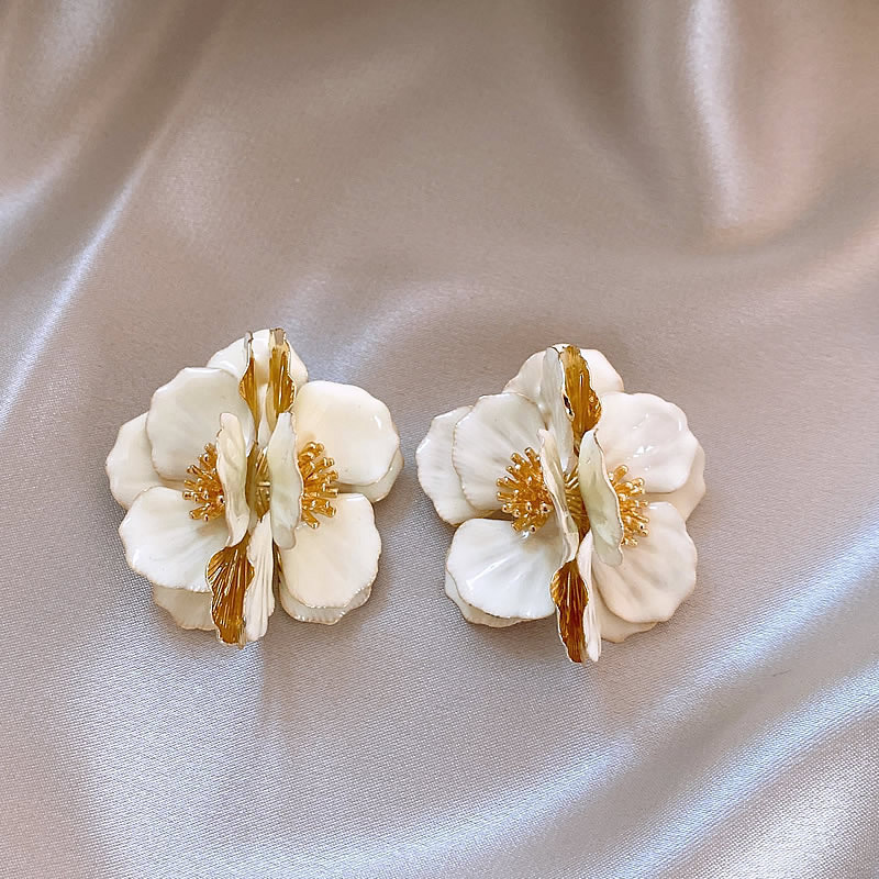 Pendientes de perlas de aceite con goteo de aguja de plata Pendientes de todo fósforo de moda, lujo ligero, joyería retro de alta gama al por mayor, fabricante de Yiwu