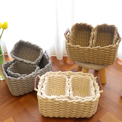 新しい北欧の編み物かごに太い綿の紐を入れて収納します。