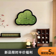 客厅墙上挂钟免打孔中古风装饰画餐厅钟表挂画轻奢高级感时钟壁画