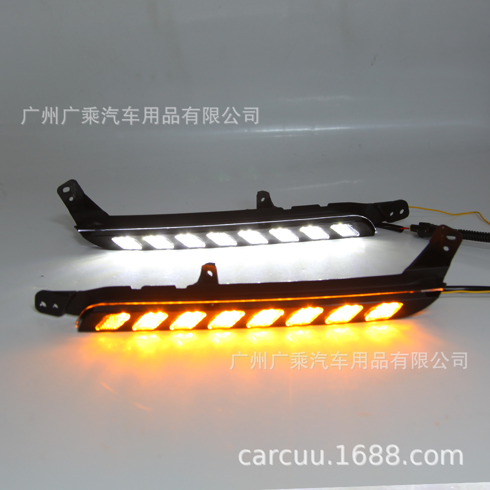 Adecuado para 21 Toyota HELAX lámpara ceja lágrima ojo lámpara hilux Revo lámpara de circulación diurna