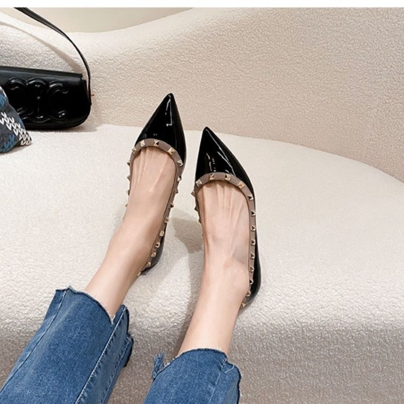 2026 nuevos zapatos de remaches de punta zapatos de cuero simple zapatos de mujer con suela plana y poco profunda zapatos de barco suave zapatos de mujer con tacones planos