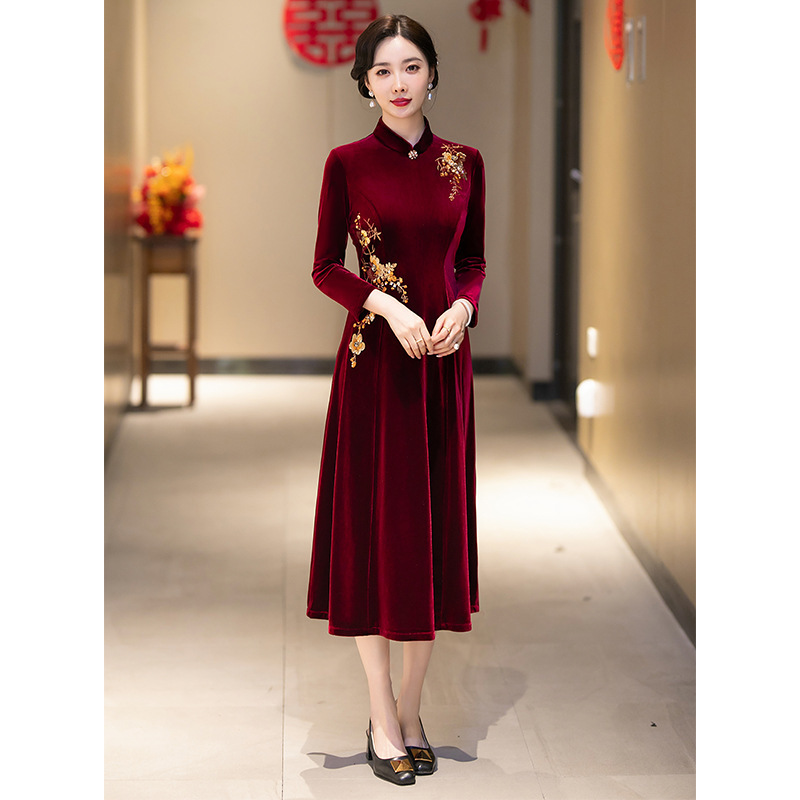 Mother's wedding dress wedding dress velvet cheongsam happy mother-in-law wedding dress temperament noble usually can wear spring Mother's wedding dress wedding dress velvet cheongsam happy mother-in-law wedding dress temperament noble usually can wear spring
