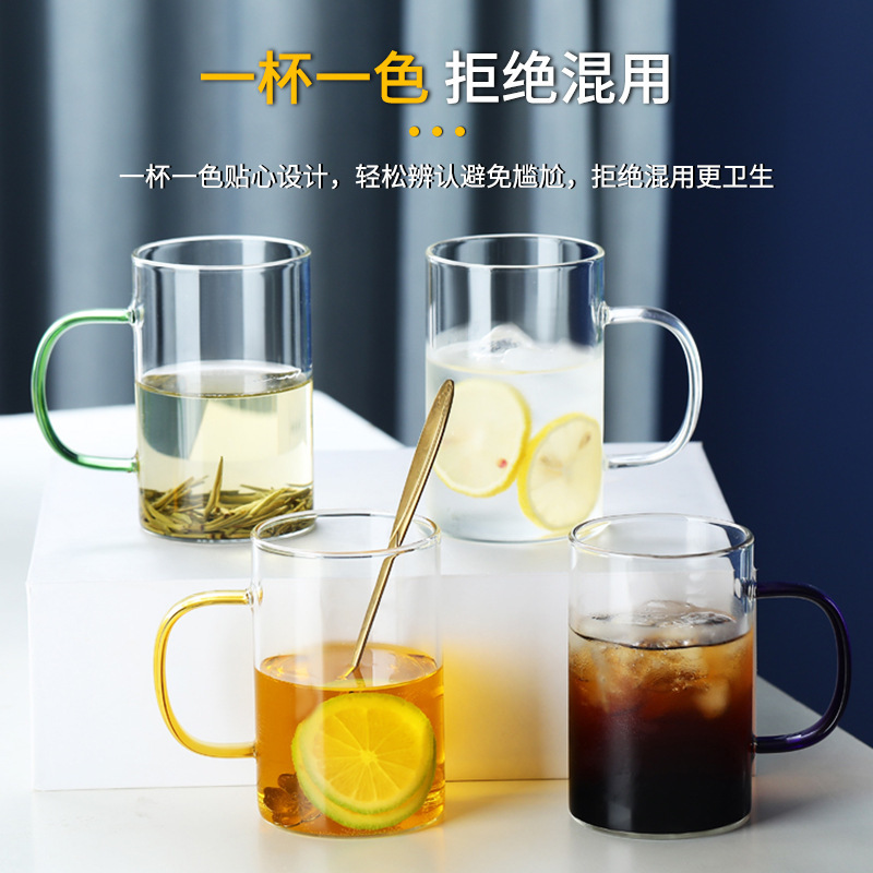 透明なグラスには、高温の接客カップを持っています。家庭用の高ホウ素シリコンガラスはコップを飲みます。|undefined