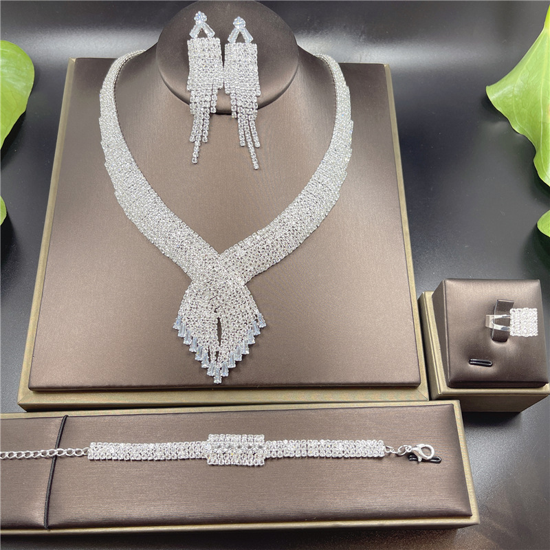 Luxury Rhinestone Necklace And Round Earrings Set For Bride_voghion.com
