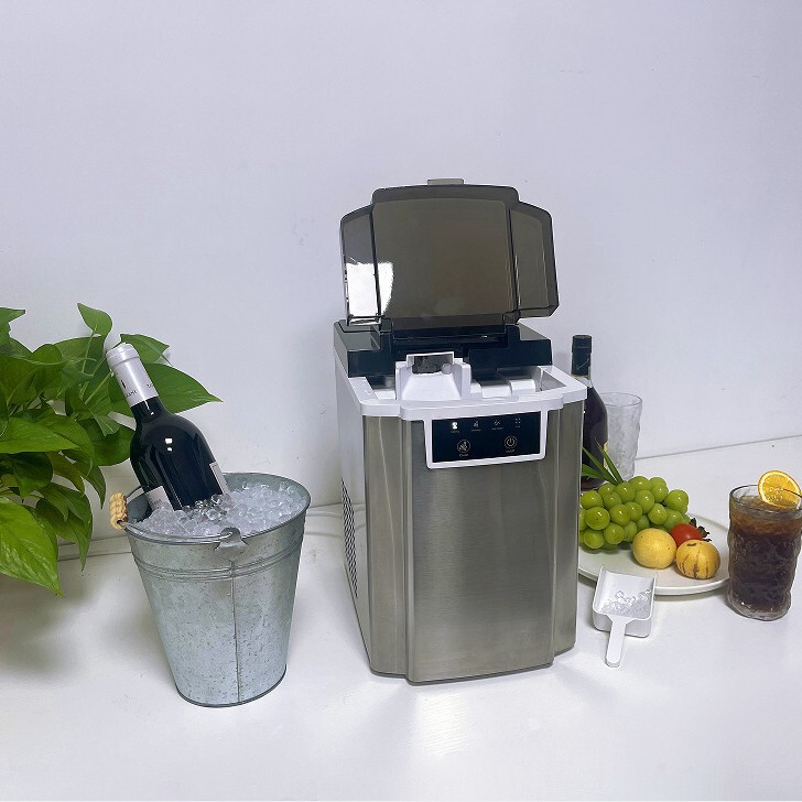 The Bs-301 Ice Maker by Biso Has the Main Function of Crushing Ice and Comes with a Built-In Cleaning Function, Making It Fully Automatic