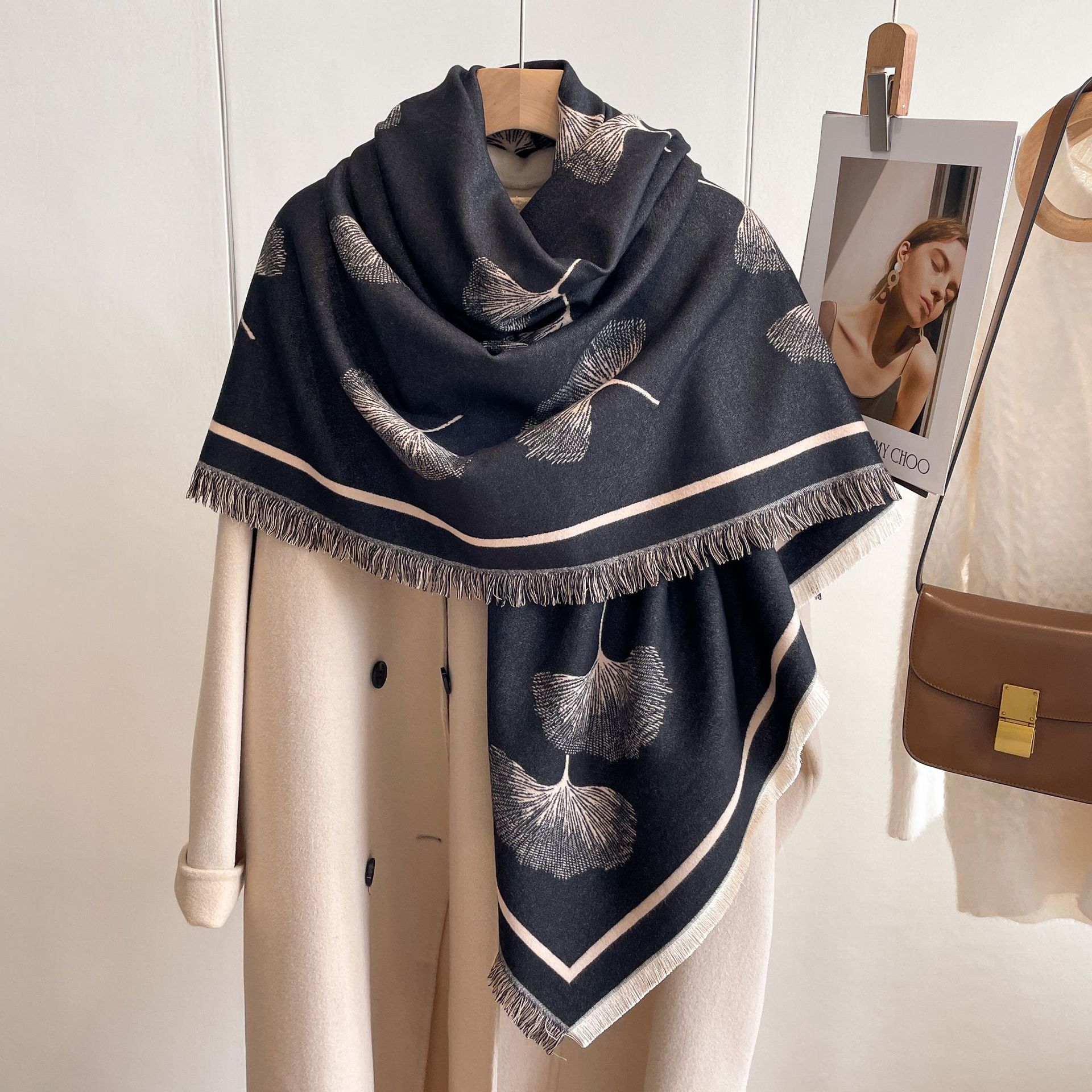 2023 nueva hoja de ginkgo jacquard bufanda cuadrada de gran tamaño artístico retro bufanda de Cachemira para mujer chal cálido exterior